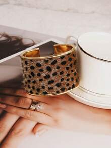 Women's Casual Fashion Faux Leather High-End Vintage Bangle Bracelet