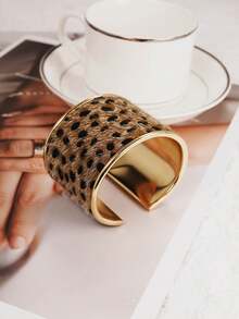 Women's Casual Fashion Faux Leather High-End Vintage Bangle Bracelet