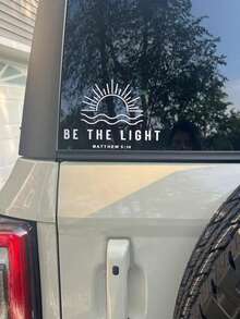 汽车贴纸、马太福音 5:14 中的“成为光明”贴纸、基督教车窗贴纸、防水汽车贴纸、乙烯基汽车贴花、车窗信仰乙烯基贴纸、热门乙烯基贴花、可爱汽车零件、卡车贴花 - 均碼 - 查看 4