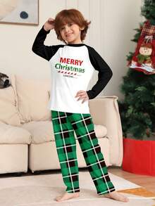 2pcs Young Boy Simple Letter Grid Splice Random Print Raglan Sleeve Christmas Pajamas Set - Multicolor - View 4