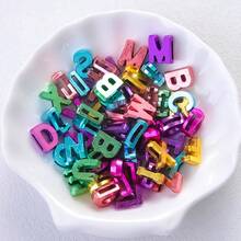 100 piezas de abalorios espaciadores de acrílico con letras del abecedario inglesas de 13*5mm en colores variados para hacer joyas DIY, como pulseras, pendientes, collares, cadenas de suéter, brazaletes, llaveros, adornos de teléfono móvil, un regalo ideal para fiestas y joyería