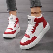 中帮运动鞋 | 男女皆宜的百搭运动休闲鞋 | PU鞋面+EVA轻盈缓震鞋底，行走不累脚 | 街头出行 | 日常百搭 | 时尚街头风必备