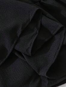 少女休闲高腰半身裙，饰有蝴蝶结