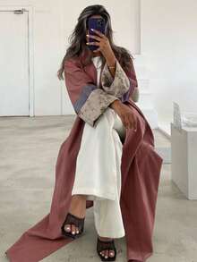 1 chiếc đầm nữ thêu nhiều màu sắc thanh lịch, nổi bật với họa tiết thêu sống động và thiết kế tay áo ghép mảnh, lấy cảm hứng từ bảng màu Bohemian. Cũng có sẵn kiểu đầm phong cách Ả Rập cổ điển, phù hợp cho mặc hàng ngày, dự tiệc, lễ hội hoặc du lịch. Màu hồng xuân - Hồng - Xem 2