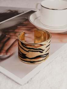 Fashionable Luxury Open Bangle Bracelet For Women