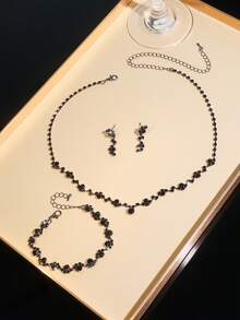 4件套时尚首饰套装，包括1条项链、1对耳环和1条手链，适合女性日常佩戴，也适合婚礼、派对和其他场合。 - 金黃色 - 查看 10