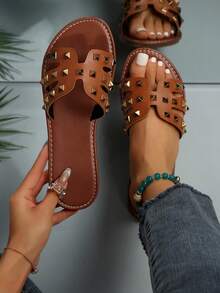 2025 Novo Verão Festa de Halloween, Sandálias da Moda Femininas Elegantes e Confortáveis Personalizadas com Biqueira Redonda, Rebites e Tachas, Adequadas para Usar com Vestidos, Denim, Leggings, para Férias, Viagens, Praia