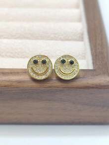 2 Peças Brincos de Botão com Rosto Sorridente Redondo Incrustado de Zircônia Cúbica e Cobre, Jóia de Estilo Elegante e Divertido, Adequada para Combinação Diária para Adicionar um Toque Vivo e Refinado.