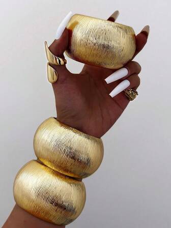 1pc Retro Exaggerated Punk Style Acrylic Asymmetrical Bangle, Minimalist Thick Multicolor Charm Bracelet, Suitable For Women's Daily Commute, Friend Gathering, Romantic Holiday, Street Snap, Fashion Show Accessories (The Texture And Color Of The Bangle Is Subject To The Actual Product)