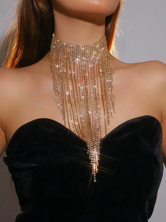 1 件经典流苏项链，适合重要场合