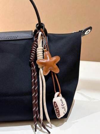 1 件咖啡印花秋季包包挂饰，面包挂饰，秋冬经典款式，包包配饰钥匙扣配饰汽车挂件可用作包包挂件。情人节礼物时尚适合少女女士大学生教师白领人士新秀和白领人士礼品配饰装饰礼物汽车配饰女士钥匙扣挂件返校用品教师礼物