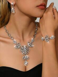 3pcs/Set Hollow Flower Rhinestone Jewelry Set For Women, Including Necklaces, Earrings, And Bracelets, Suitable For Daily Wear, Engagement, Wedding, Party, And Banquet Occasions. It Is A Great Choice For Holiday Gifts.
