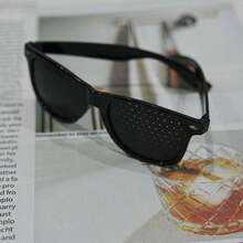 1 Paar Lochbrille, perforierte Brille, Nagelbrille, Schutzbrille, Party Dekorationsbrille, Party Geschenke, Feiertags Dekorationsbrille, Weihnachtsgeschenke