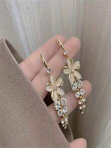 خطاف أذن أنيق بزهرة ذات 5 بتلات، أقراط حلقية بشكل بتلة زهرة التوليب الأنيقة، أقراط زهرية، هدية عيد الميلاد