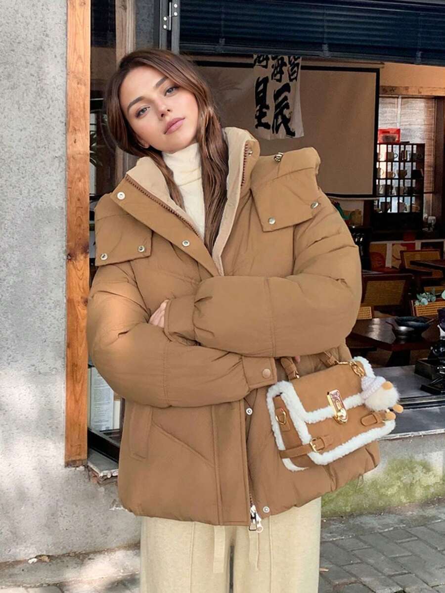 女士连帽插肩袖羽绒服，拉链和纽扣闭合，保暖聚酯纤维填充，常规长度 - 卡其色 - 查看 1