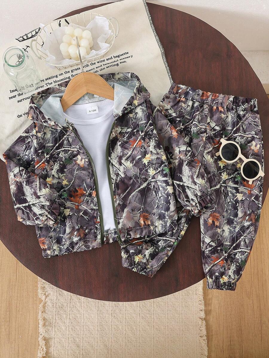 2 件套男童休闲运动街头风格迷彩和树枝印花连帽拉链夹克和裤子套装，春秋