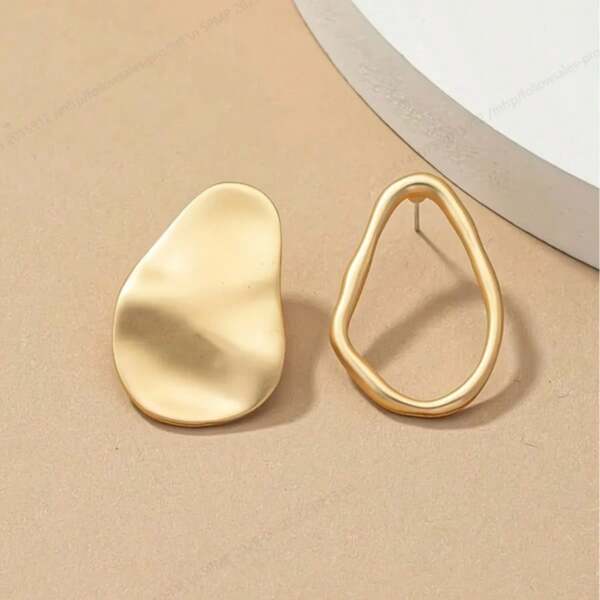 Pendientes de aleación asimétricos y elegantes de dos tonos para uso diario