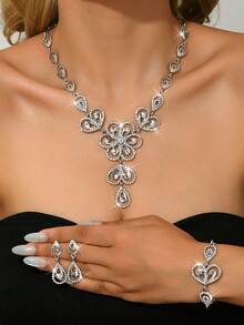 3pcs/Set Hollow Flower Rhinestone Jewelry Set For Women, Including Necklaces, Earrings, And Bracelets, Suitable For Daily Wear, Engagement, Wedding, Party, And Banquet Occasions. It Is A Great Choice For Holiday Gifts.