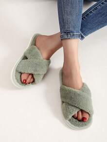 Pantuflas con abertura cruzada para otoño e invierno, estilo plano antideslizante para el hogar. Pantuflas de felpa con tira cruzada para damas, sencillas y de moda. Pantuflas abiertas de dedo para el hogar, pantuflas de algodón cálidas para chicas. Pantuflas de celebridad de internet, suaves y cómodas, pantuflas versátiles de alto valor.