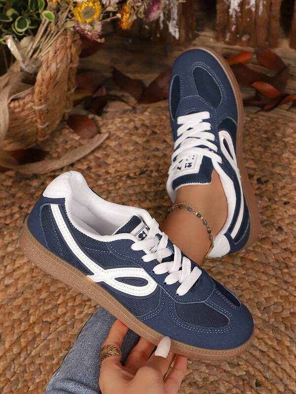 Frühlings-/Herbst-Damensneaker aus Leder mit Schnürung Einfarbig, modische und vielseitige Flach-Freizeitschuhe, College-Stil Studentensneaker