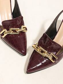 Buty wizytowe damskie na obcasie typu stiletto z paskiem i szpiczastym noskiem w kolorze czerwonego wina, niezbędne na święta
