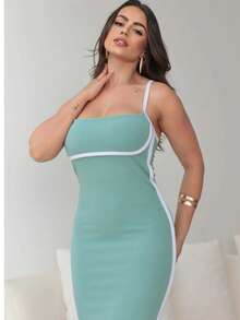 Women's Fitted Dress With White Details. Midi, Fitted To The Body, With A Small Slit At The Back Hem. And White Detail That Accentuates The Elegant Bust, - 綠色 - 查看 1