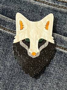 1pc Vintage Style Minimalist Fashion Brooch Pin, Woman Wearing Glasses & Plaid Outfit, Retro Chic Lapel Pin Accessory For Suit Or Scarf