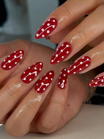 24 Parça Badem Şeklinde Tırnak Çıkartması Seti - Görünümünüzü Anında Yenileyin! Bu Yenilikçi Sanatsal Tırnak Çıkartması Seti, Klasik Bordo Taban Rengi ve Beyaz Puantiyeli Deseniyle Zarif Bir Retro Havası Sunuyor. Tam Kapsayıcı Tasarım Kadınlar ve Kızlar İçin Uygundur. Set 1 Yapışkanlı Çıkartma Sayfası, 1 Mini Tırnak Törpüsü ve Jel Oje İçerir. Rastgele Gönderilir. Tırnak Malzemeleri