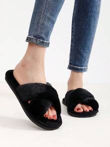 Pantuflas con abertura cruzada para otoño e invierno, estilo plano antideslizante para el hogar. Pantuflas de felpa con tira cruzada para damas, sencillas y de moda. Pantuflas abiertas de dedo para el hogar, pantuflas de algodón cálidas para chicas. Pantuflas de celebridad de internet, suaves y cómodas, pantuflas versátiles de alto valor.