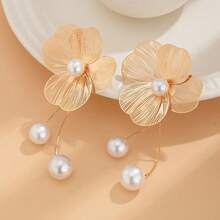 1PC 18K Gold-Plated Flower Tassel Drop Pearl Earrings, Ideal For Modern Women-From Office Ladies To Delicate Moms-Who Love Elegant Light Luxury. Delicate Floral Design With Genuine Pearls And Swaying Tassels. Hypoallergenic For Sensitive Ears, Comfortable All-Day Wear. Waterproof And Fade-Resistant, Perfect For Daily Use. Fits Parties, Weddings, Vacations-Easily Transitions From Day To Night. A Thoughtful Gift For Girlfriends, Mothers, Daughters On Birthdays/Anniversaries, Symbolizing Beauty And Grace.