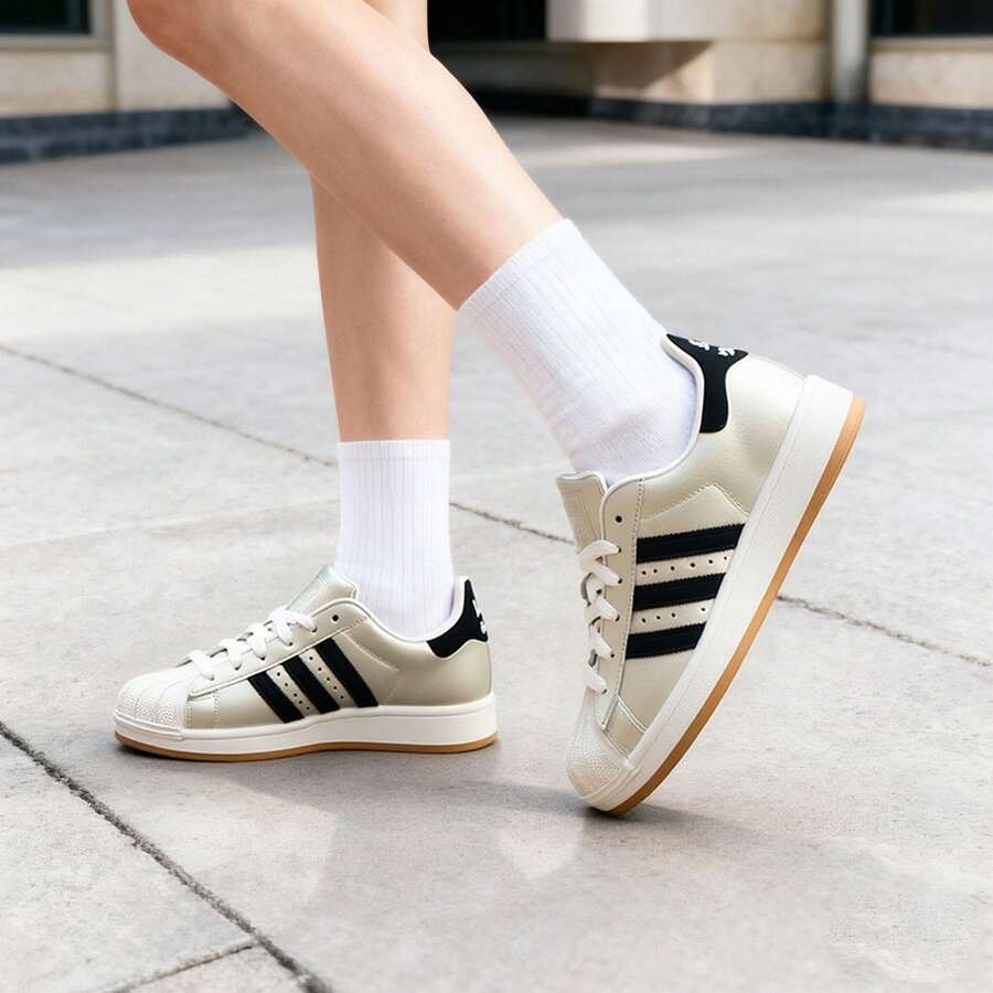 Adidas أحذية كاجوال للنساء SUPERSTAR II W أحذية رياضية كلاسيكية منخفضة الأعلى، أحذية كاجوال للاستخدام اليومي HQ2691