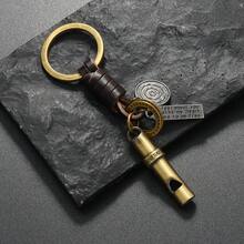 2025 Silbato de latón vintage con envoltorio de cuero - Llavero hecho a mano con estilo retro, regalo para hombres y mujeres, llavero de supervivencia al aire libre, accesorio de uso diario único, artesanía de metal de alta calidad, accesorio EDC imprescindible, decoración de llave con estilo retro para llaves de coche y bolsos, regalo perfecto para amigos y familiares en Navidad