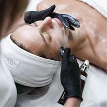 Schwarze Einweghandschuhe - latexfrei, puderfrei Nitrilhandschuhe für Haushaltsreinigung, Allzweckreinigung, Tätowieren und Haarfärbung - in verschiedenen Größen erhältlich - Schwarz - Übersicht 4