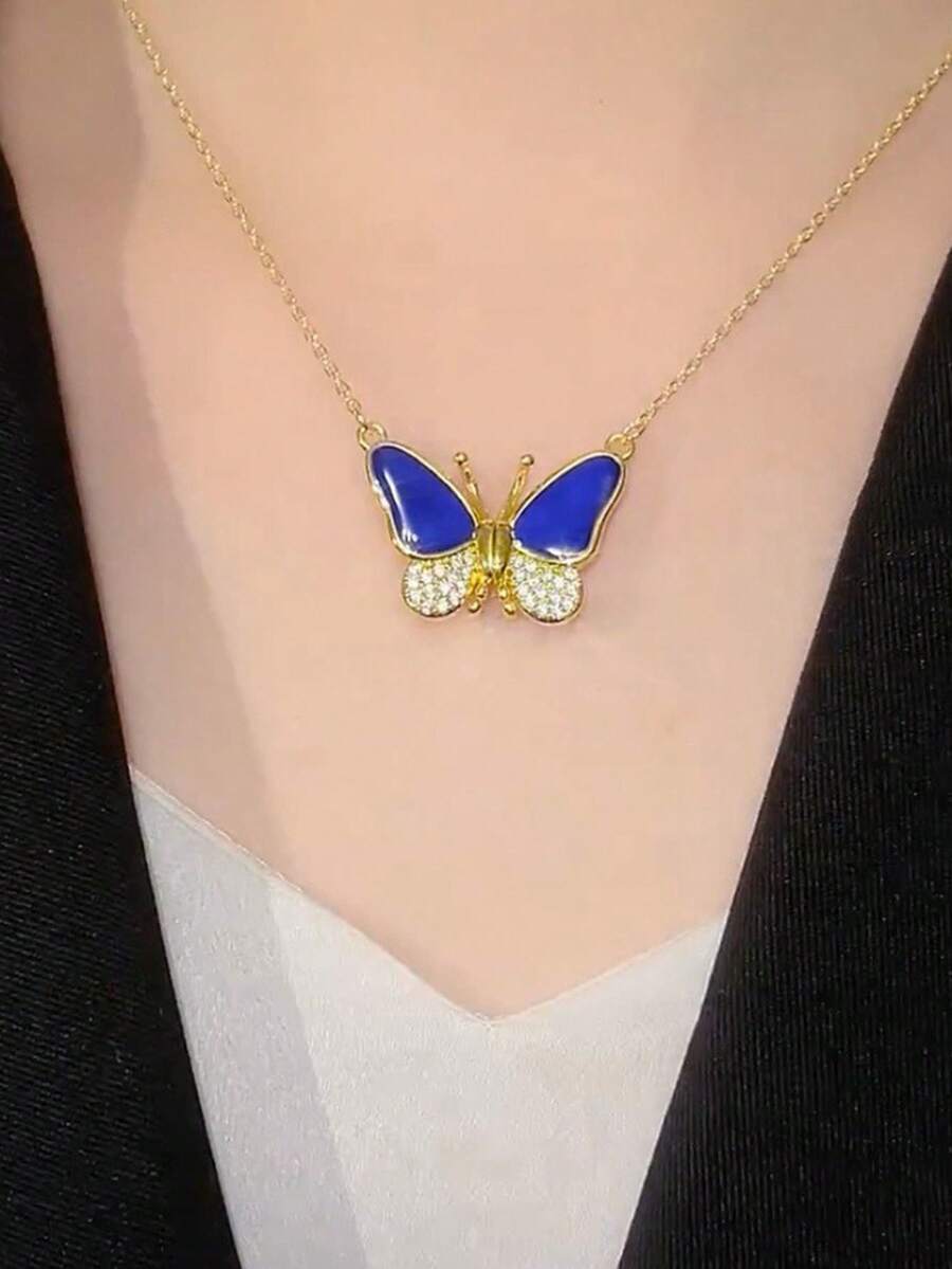 1pc Interesting Temperature-Sensitive Color Changing Magnetic Butterfly Pendant Necklace, Suitable As Gift For Couples, Mothers, Friends