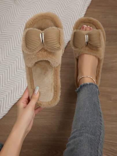 2025 Pantofole invernali/autunnali con fiocco e soffice, pantofole da casa con cinturino versatili e slip-on alla moda per donne