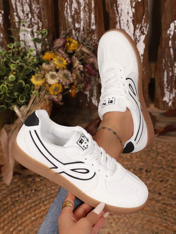 Frühling/Herbst einfarbige Schnür-Sportschuhe für Damen, modische und vielseitige flache Freizeitschuhe, College-Stil Studentensneaker