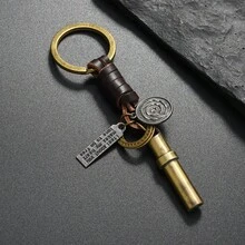 2025 Silbato de latón vintage con envoltorio de cuero - Llavero hecho a mano con estilo retro, regalo para hombres y mujeres, llavero de supervivencia al aire libre, accesorio de uso diario único, artesanía de metal de alta calidad, accesorio EDC imprescindible, decoración de llave con estilo retro para llaves de coche y bolsos, regalo perfecto para amigos y familiares en Navidad