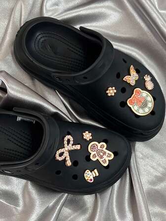 8pcs Gingerbread Man & Christmas Tree Hole Shoe Charms | Suitable For Slippers, Sandals, EVA Bags | Christmas Series Hole Shoe Decorative Charms, Birthday Party Gifts