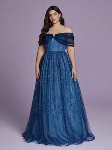 One-Piece Neckline With Gathered Net Mesh, Embroidered Lace, And Flowing Long Skirt. - Blue - View 3
