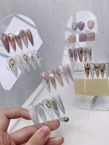 1 Bảng trưng bày nghệ thuật làm móng trong suốt, Bảng trưng bày mẫu móng tay giả bằng acrylic, Bảng trưng bày sơn móng tay để thiết kế nghệ thuật làm móng, Bảng thực hành làm móng chuyên nghiệp tại tiệm làm móng - Trong sáng - Xem 3