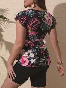 Conjunto de tankini de 2 piezas para mujer talla grande con parte superior holgada de cuello en V con estampado floral y shorts de unicolor, con cordón delantero y dobladillo con volantes para vacaciones y playa en verano - Rosa Fucsia - Ver 6