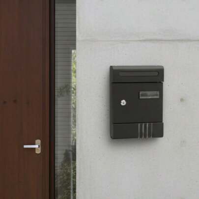 ARISE - Buzón Exterior de Pared con Cerradura y Llave, Metálico Impermeable para Cartas y Paquetes Pequeños, Estilo Moderno, 205*65*291 mm, Blanco, Negro y Gris