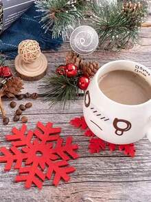 4 piezas Posavasos de fieltro rojo con diseño de copos de nieve navideños, protectores de mesa de comedor resistentes al calor para tazas de café, té y bebidas calientes - Rojo - Ver 2