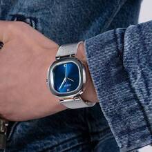 Guess Reloj de moda minimalista y casual, esfera azul, correa de acero, cuarzo, reloj de mujer GW0768L1