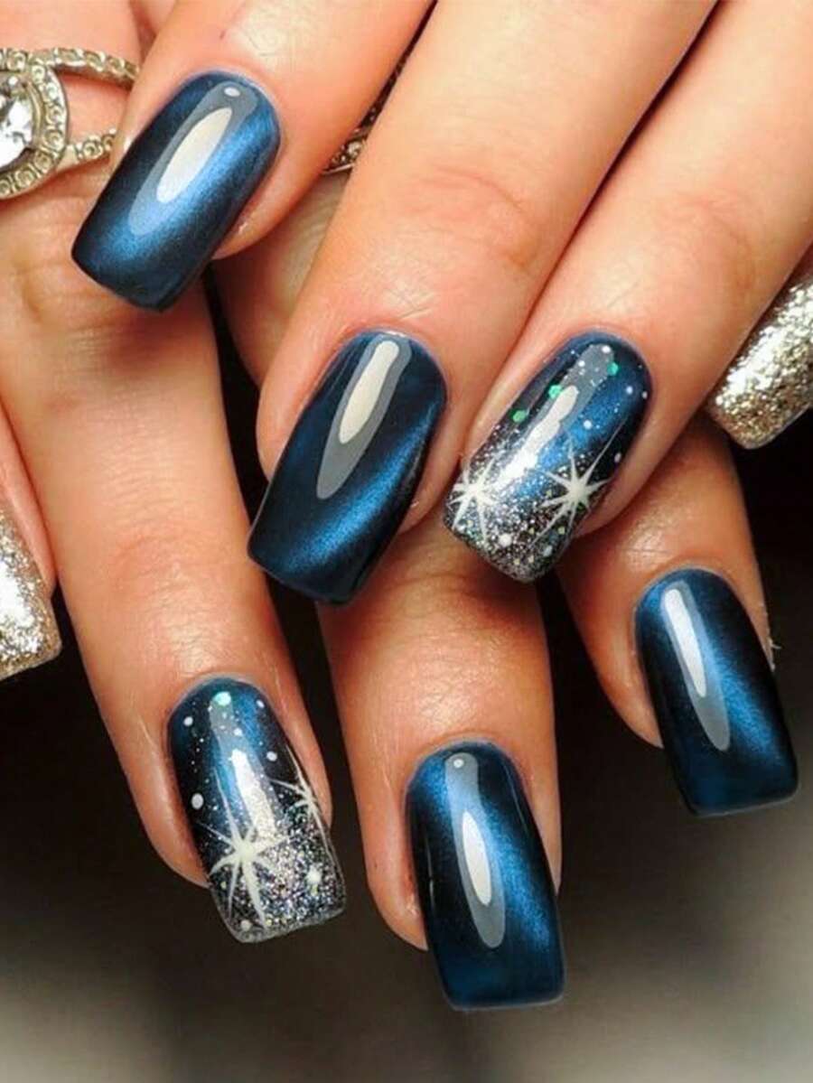 24 pezzi di unghie finte quadrate corte, di colore blu scuro, con glitter dorati e motivi a stelle bianche