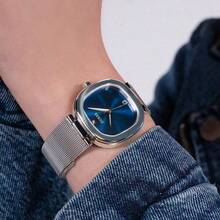 Guess Reloj de moda minimalista y casual, esfera azul, correa de acero, cuarzo, reloj de mujer GW0768L1