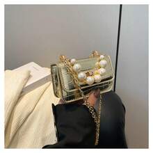 Borsa a tracolla quadrata piccola con catena e tracolla ascellare,  primavera 2025, modello coccodrillo, stile retrò europeo e americano.