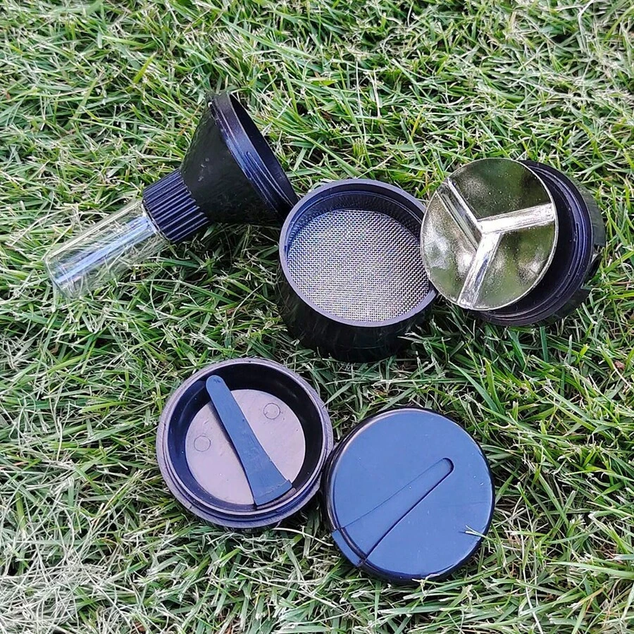 直径 4.3 厘米手动研磨器 - 塑料机身，锋利金属刀片，轻松研磨（无需用电），附赠玻璃储物罐，是节日送礼佳品（万圣节/圣诞节） - 黑色 - 查看 1