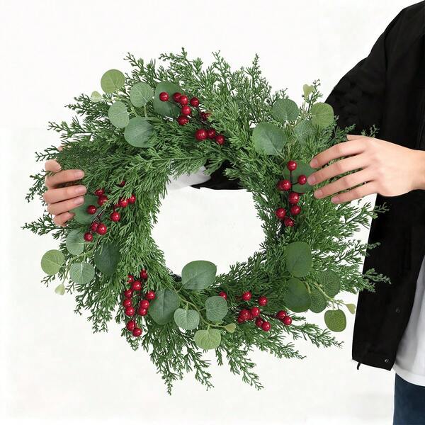 Guirlanda de Natal artificial de 50 cm (19,68 polegadas) - Com frutos vermelhos, bagas, frutas verdes de inverno e folhas artificiais de eucalipto para pendurar na porta. Ideal para decoração de Natal em ambientes internos e externos, como guirlanda para porta de entrada, janela, parede, sala de estar e outros cômodos. Não requer manutenção.