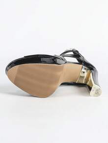 Sandale negre cu toc gros și platformă, cu vârful deschis și oglinzi